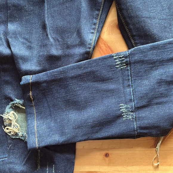 CRYSP DENIM PACIFIC DENIM in DARK INDIGO RIPPED - Picture 6 of 8